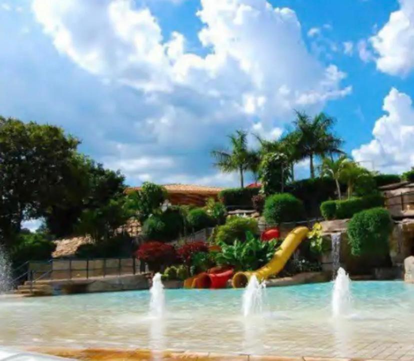 Spazzio Andrian & Silva - Inclusos Ingressos Do Parque Caldas Novas Dış mekan fotoğraf